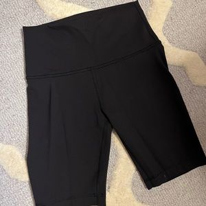 Wunder Train High-Rise Short 8"